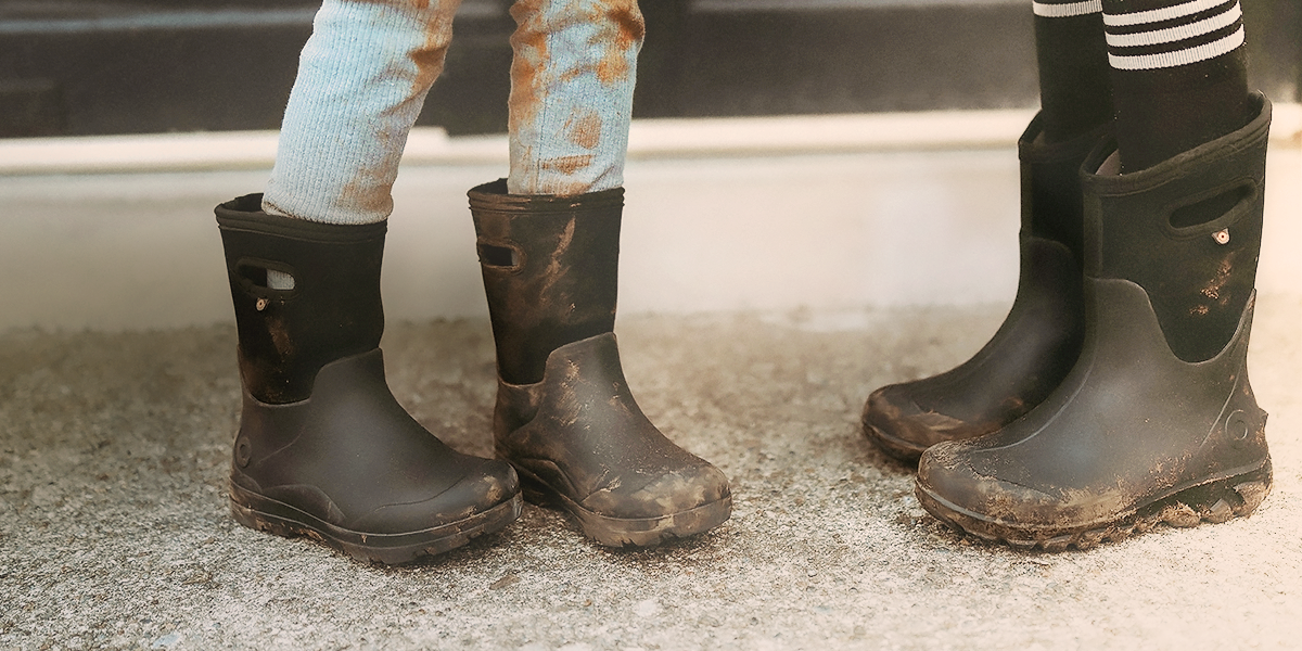 Shop our kids' seamless boots, featuring 2 different seamless styles in black.