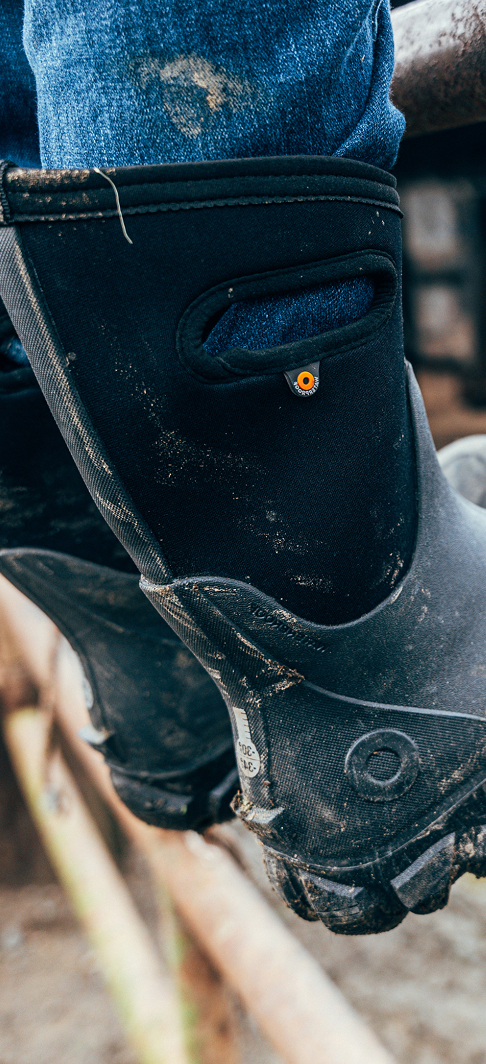 Unisex Easy On graphic. Image features a model wearing BOGS Classic Seamless Tall Women's Farm Boots in Black.