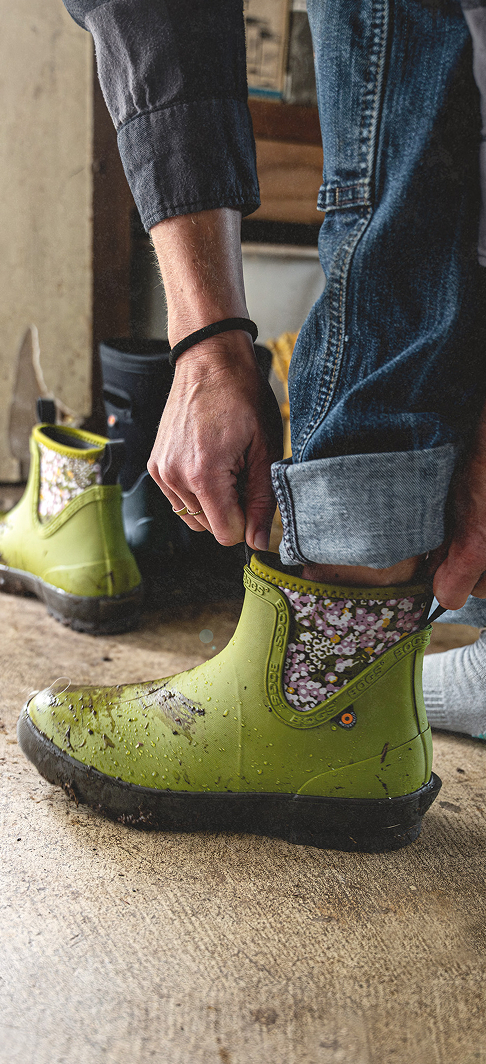 Unisex Easy On graphic. Image features a model wearing BOGS Harper Chelsea Women's Garden Boots in Kiwi.